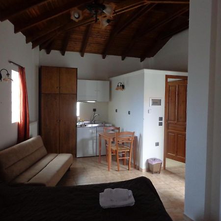 Alonaki Guesthouse Plátanos Buitenkant foto
